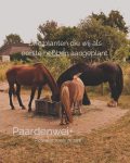 Drie planten die wij als eerste hebben aangeplant op onze Paardenwei+.

Het voordeel van snelgroeiende planten is dat je in een  jaar of drie al planten hebt waar de paarden van kunnen eten. Wel over een draadje wat anders zou bijvoorbeeld de Wilde lijsterbes nog niet zo groot zijn!

Ontdek meer planten die geschikt zijn voor de Paardenwei+ in 'Het grazen in het landschap plantenboek- Wat paarden eten'.

https://marshawijlhuizen.nl/mijn-boeken/

#wandelenmetpaarden
#natuurlijkepaardenvoeding
#plantenwandeling
#paardenplanten